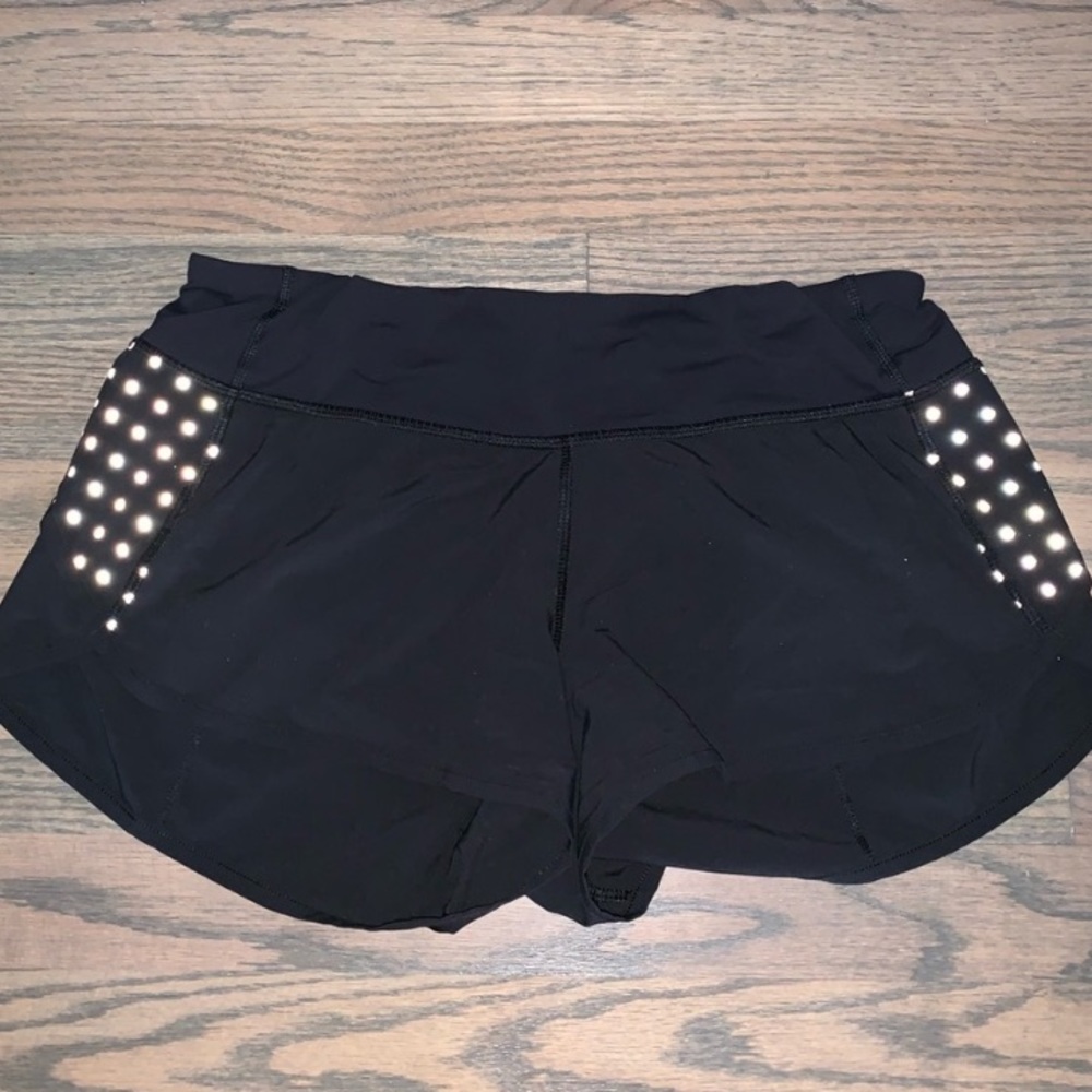 Lulu lemon 2.5 shorts size 6 black